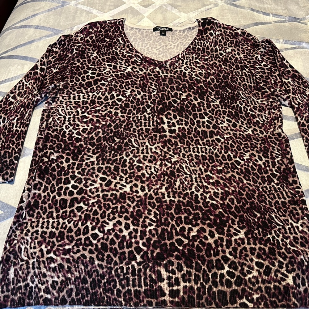 Leopard Print V-Neck Women's Top in Plum - Picture 2 of 7